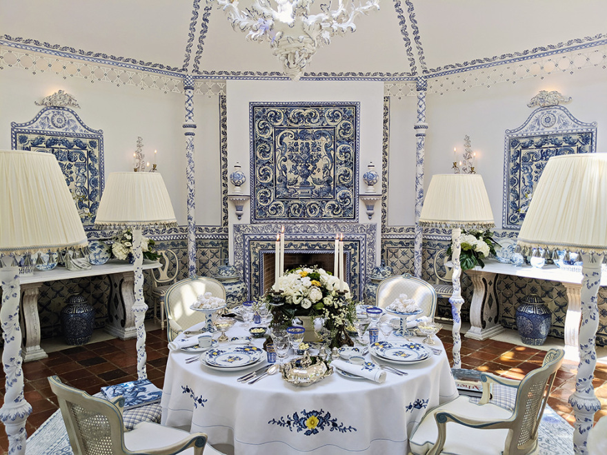 Το coffee table book του Γιώργου Ντάβλα: Θεατρικά θεματικά τραπέζια, με αναφορές σε 90 όπερες