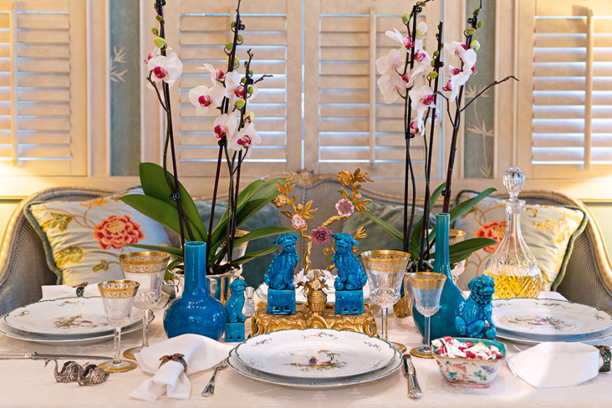 Το coffee table book του Γιώργου Ντάβλα: Θεατρικά θεματικά τραπέζια, με αναφορές σε 90 όπερες