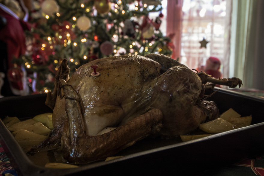 Χριστουγεννιάτικο τραπέζι - Αγορές σε σούπερ μάρκετ: Οι τιμές για γαλοπούλα, κουραμπιέ, μελομακάρονα  - Αύξηση 21% στα αναψυκτικά 