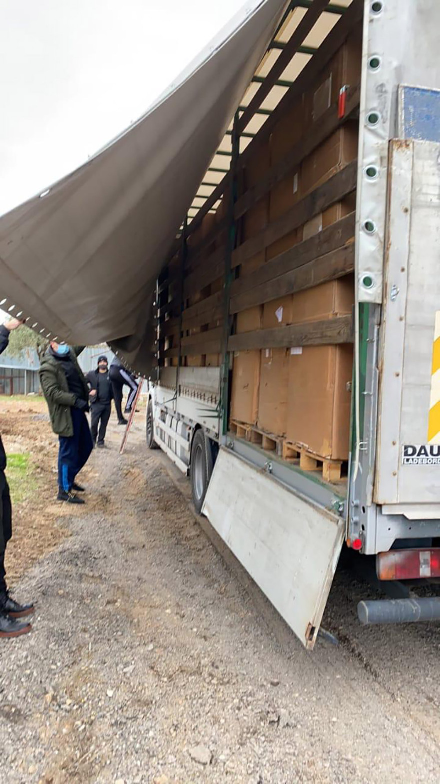 Χτύπημα της Αστυνομίας σε παράνομα εργοστάσια καπνού και τσιγάρων - Είχαν τυπογραφείο και στόλο φορτηγών