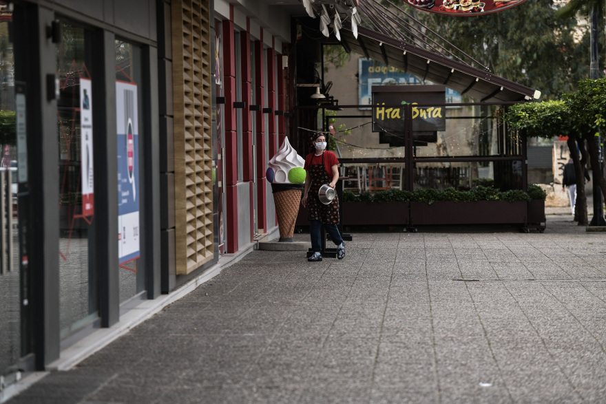 Lockdown στη Δυτική Αττική: Εντατικοί οι έλεγχοι της ΕΛΑΣ - Άδειοι οι δρόμοι (Φωτογραφίες)