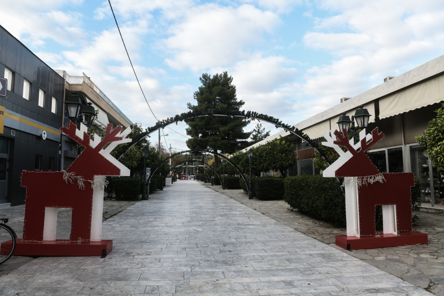 Lockdown στη Δυτική Αττική: Εντατικοί οι έλεγχοι της ΕΛΑΣ - Άδειοι οι δρόμοι (Φωτογραφίες)