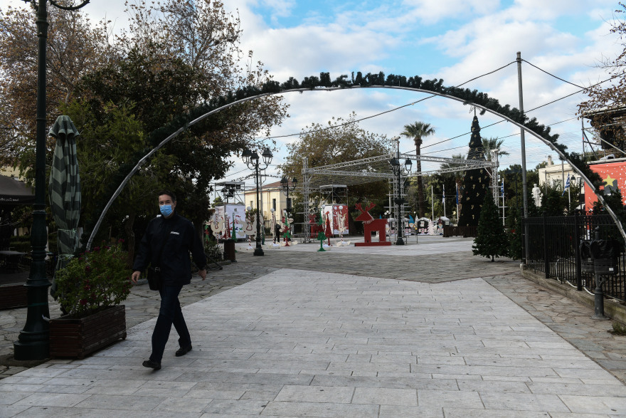 Lockdown στη Δυτική Αττική: Εντατικοί οι έλεγχοι της ΕΛΑΣ - Άδειοι οι δρόμοι (Φωτογραφίες)