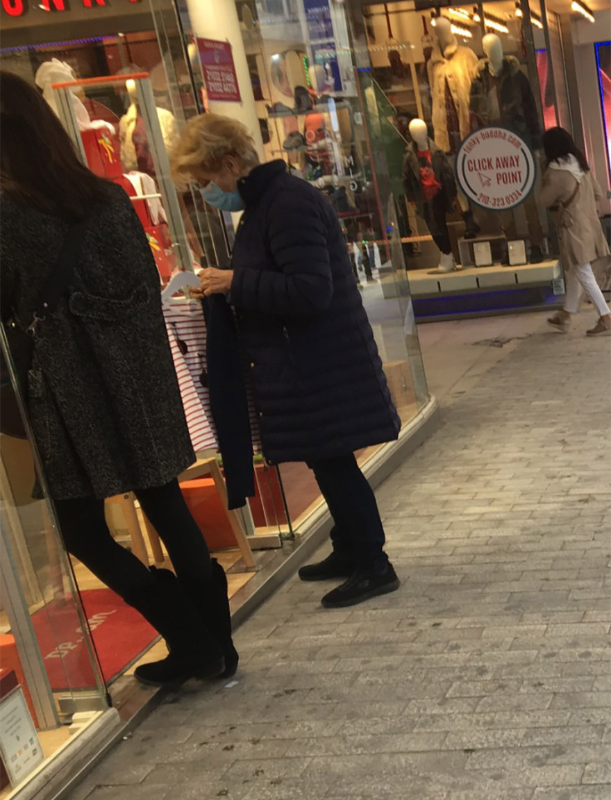 Lockdown - Κορωνοϊός: «Click away»... με φειδώ στην Ερμού - SMS 6 για βόλτα στην παραλία του Φλοίσβου