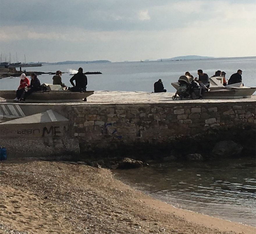 Lockdown - Κορωνοϊός: «Click away»... με φειδώ στην Ερμού - SMS 6 για βόλτα στην παραλία του Φλοίσβου