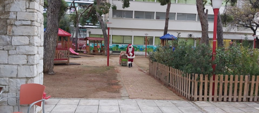 Μιμή Ντενίση: Εκτελεί χρέη βοηθού Άη Βασίλη - Δείτε φωτογραφίες