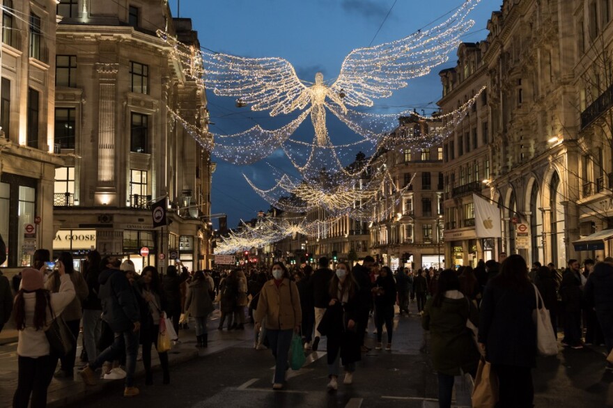 Κορωνοϊός - Βρετανία: «Απόδραση από το Λονδίνο» - Ουρές μετά την ανακοίνωση του νέου lockdown