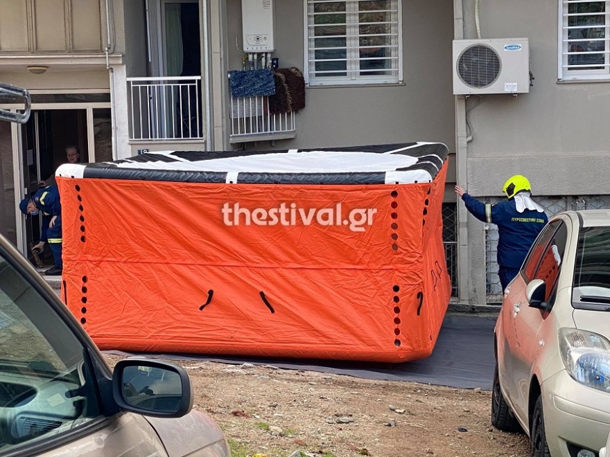 Θεσσαλονίκη: 25χρονος απειλεί να πέσει από ταράτσα πολυκατοικίας