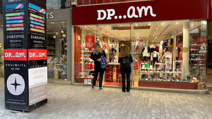 «Μουδιασμένη» η αγορά στην Ερμού - Επιφυλακτικοί οι μεγαλύτερης ηλικίας καταναλωτές με το click away