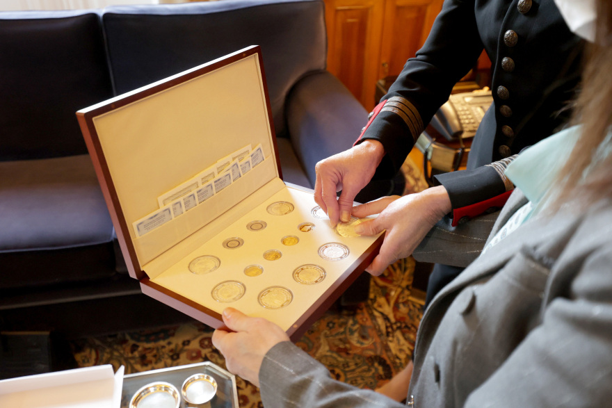 Για τις εκδηλώσεις των 200 χρόνων από την Ελληνική Επανάσταση ενημερώθηκε η Κ. Σακελλαροπούλου από την Γ. Αγγελοπούλου 