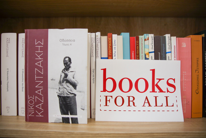 Δανειστική Βιβλιοθήκη στο Κέντρο Αστέγων του Δήμου Αθηναίων με τη συμβολή του ΘΕΜΑ 104,6  και της Bespoke Communications