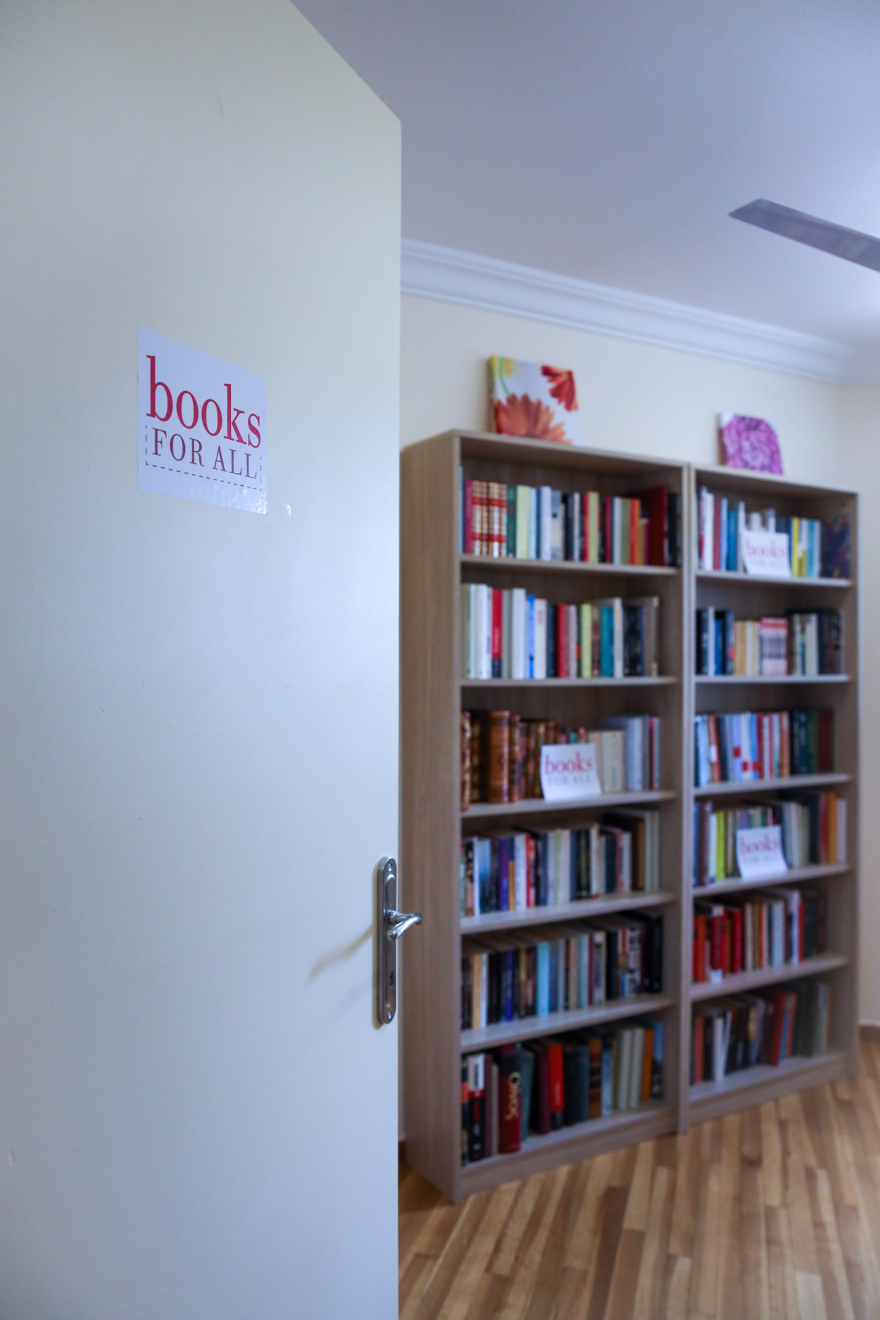 Δανειστική Βιβλιοθήκη στο Κέντρο Αστέγων του Δήμου Αθηναίων με τη συμβολή του ΘΕΜΑ 104,6  και της Bespoke Communications