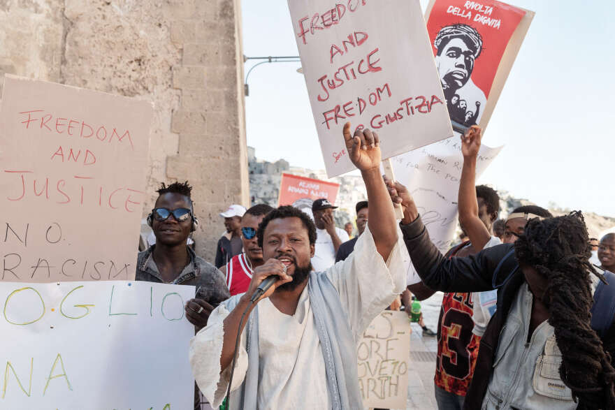 Ανατρεπτική ταινία: Μαύρος Ιησούς, πρόσφυγες και πρώην ιερόδουλες στο καστ (βίντεο)