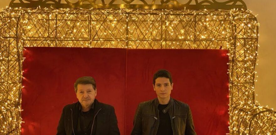 Γιάννης Παλαιοχωρινός: Ποιος είναι ο «Mr. Christmas» που υπογράφει τον ολοκαίνουριο στολισμό της Αθήνας