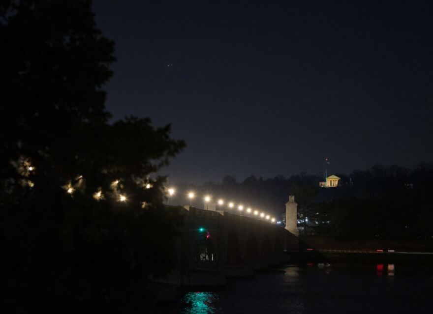 «Αστέρι της Βηθλεέμ»: Εικόνες από διάφορα σημεία του πλανήτη