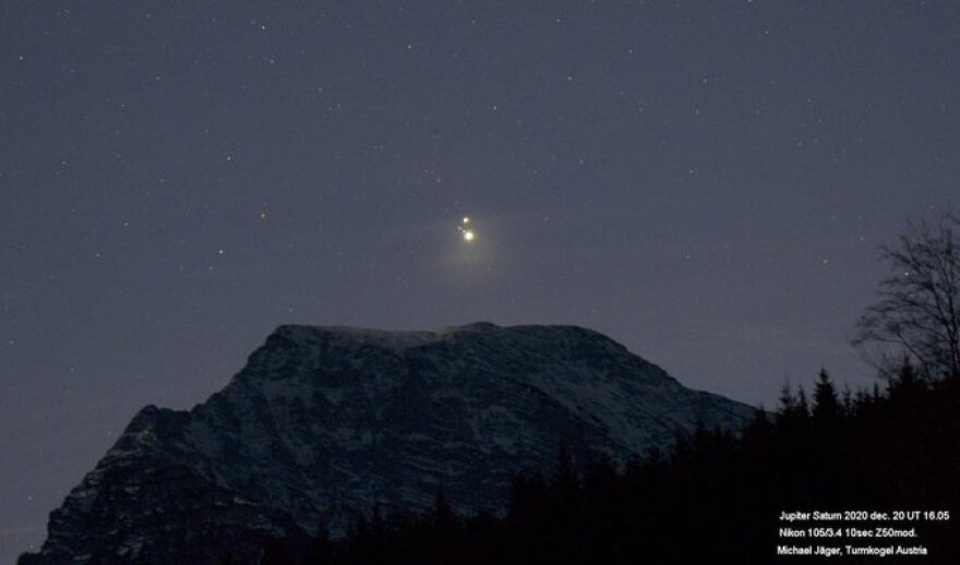 «Αστέρι της Βηθλεέμ»: Εικόνες από διάφορα σημεία του πλανήτη