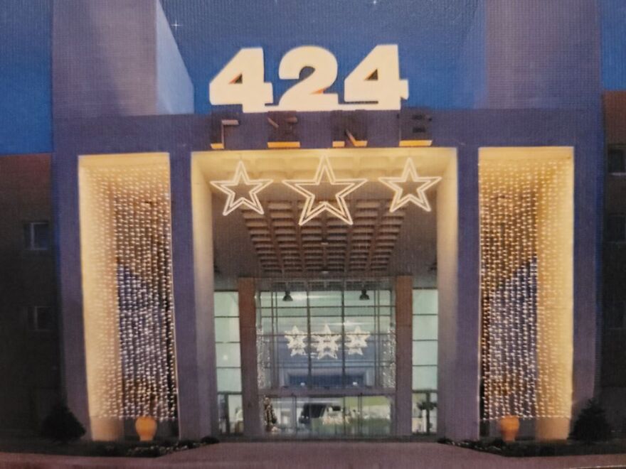 Γιάννης Παλαιοχωρινός: Ποιος είναι ο «Mr. Christmas» που υπογράφει τον ολοκαίνουριο στολισμό της Αθήνας