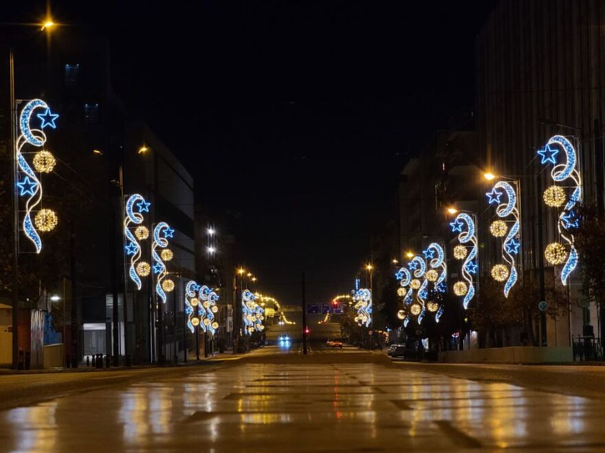 Γιάννης Παλαιοχωρινός: Ποιος είναι ο «Mr. Christmas» που υπογράφει τον ολοκαίνουριο στολισμό της Αθήνας