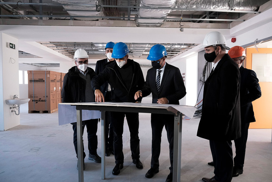 Μητσοτάκης από Βέροια: «Μόνο πολύ στενές οικογενειακές συνάξεις τα Χριστούγεννα»