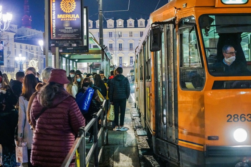 Μποτιλιαρίσματα και στην Ιταλία - «Κόκκινη ζώνη» από αύριο στις 5 το πρωί ολόκληρη η χώρα