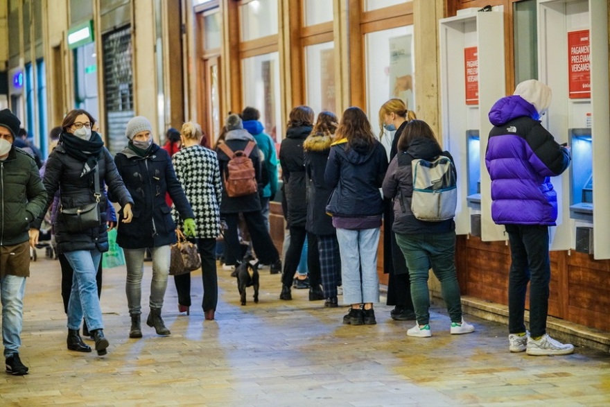 Μποτιλιαρίσματα και στην Ιταλία - «Κόκκινη ζώνη» από αύριο στις 5 το πρωί ολόκληρη η χώρα
