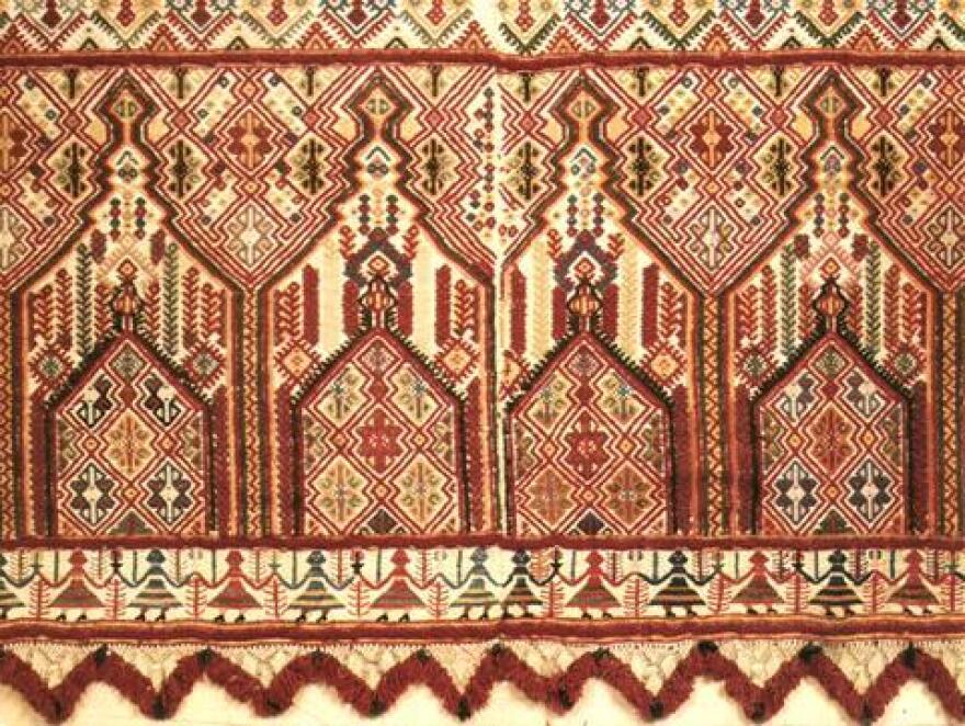 Η «βασίλισσα» του Dior υποκλίθηκε στους αργαλειούς των Ανωγείων - Φωτογραφίες