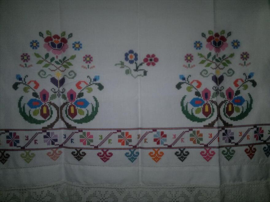 Η «βασίλισσα» του Dior υποκλίθηκε στους αργαλειούς των Ανωγείων - Φωτογραφίες