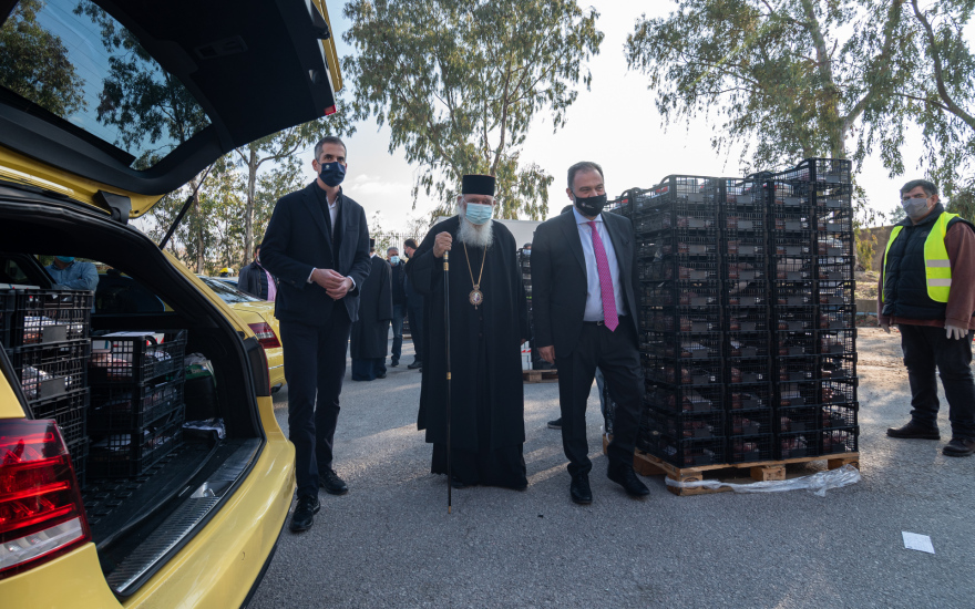 Δήμος Αθηναίων: Τρόφιμα, γλυκά και παιχνίδια μοιράστηκαν σε χιλιάδες οικογένειες