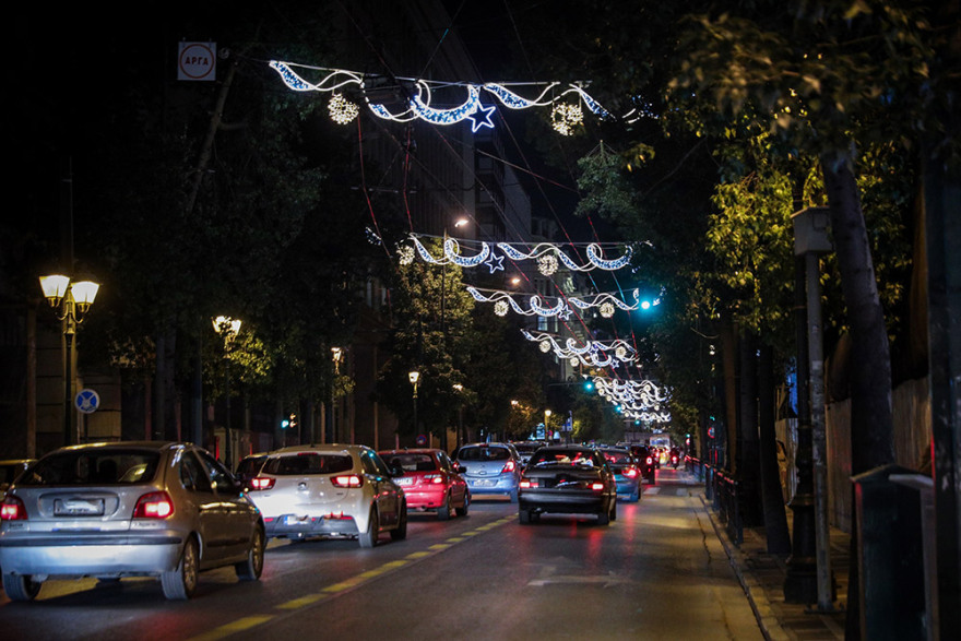 Κίνηση στους δρόμους: Προπαραμονή Χριστουγέννων με απίστευτο μποτιλιάρισμα στην Αθήνα 