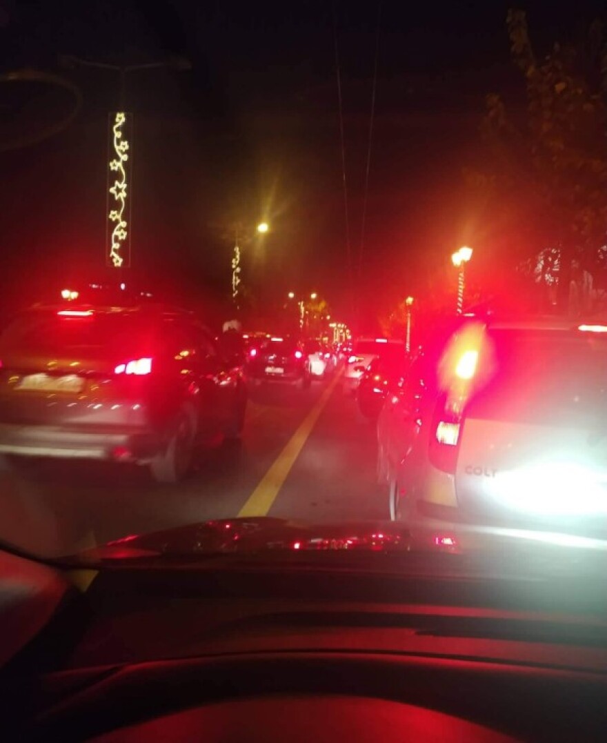 Κίνηση στους δρόμους: Προπαραμονή Χριστουγέννων με απίστευτο μποτιλιάρισμα στην Αθήνα 