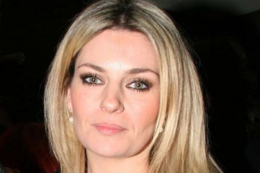 Η Φαίη Σκορδά σπάει τα εμπορικά κοντέρ και η Ελενα Τσαγκρινού εντυπωσιάζει στην Eurovision