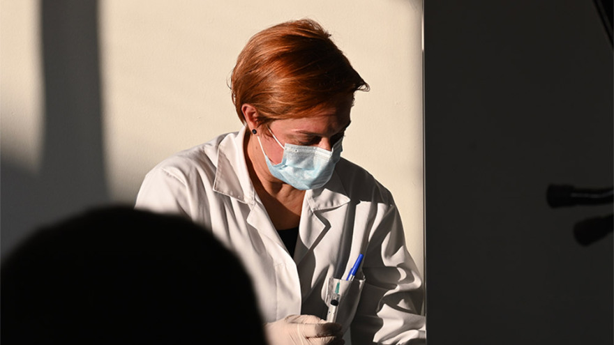 Εμβόλιο για τον κορωνοϊό: Το protothema.gr στο εμβολιαστικό κέντρο Ιλίου - Πώς θα γίνεται η διαδικασία