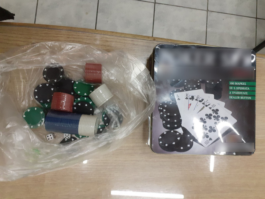 Φυλακές Κορυδαλλού: Βρήκαν αυτοσχέδια όπλα, μάρκες πόκερ και... τσίπουρο