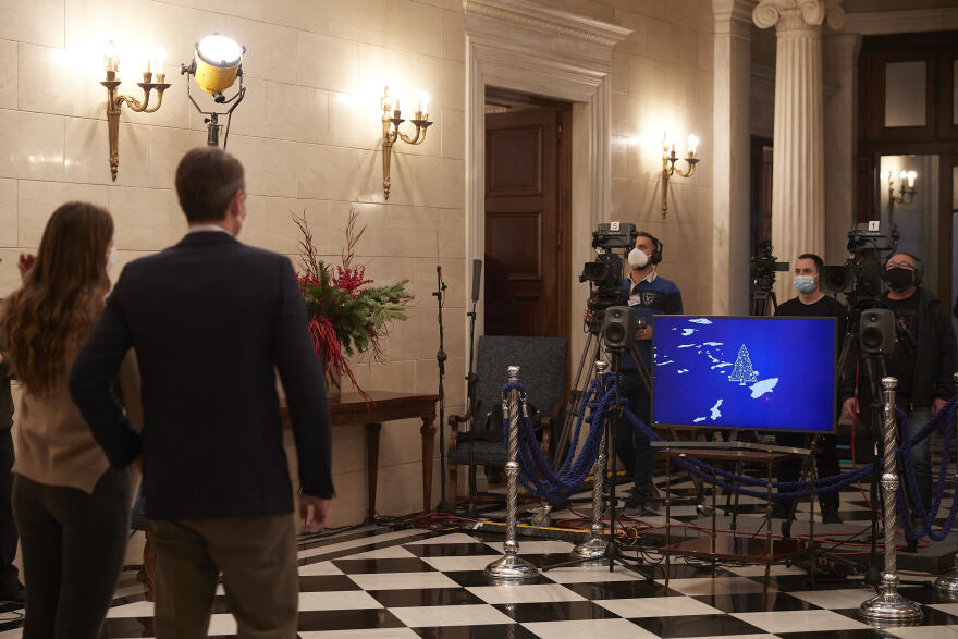 Μητσοτάκης σε μαθητές: Kάνουμε ό,τι περνάει από το χέρι μας για να επιστρέψετε μία ώρα νωρίτερα στις τάξεις σας