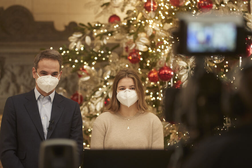 Μητσοτάκης σε μαθητές: Kάνουμε ό,τι περνάει από το χέρι μας για να επιστρέψετε μία ώρα νωρίτερα στις τάξεις σας