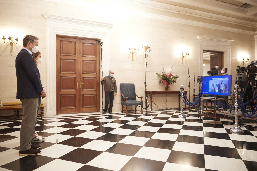 Μητσοτάκης σε μαθητές: Kάνουμε ό,τι περνάει από το χέρι μας για να επιστρέψετε μία ώρα νωρίτερα στις τάξεις σας