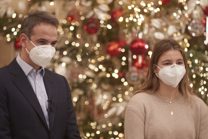 Μητσοτάκης σε μαθητές: Kάνουμε ό,τι περνάει από το χέρι μας για να επιστρέψετε μία ώρα νωρίτερα στις τάξεις σας