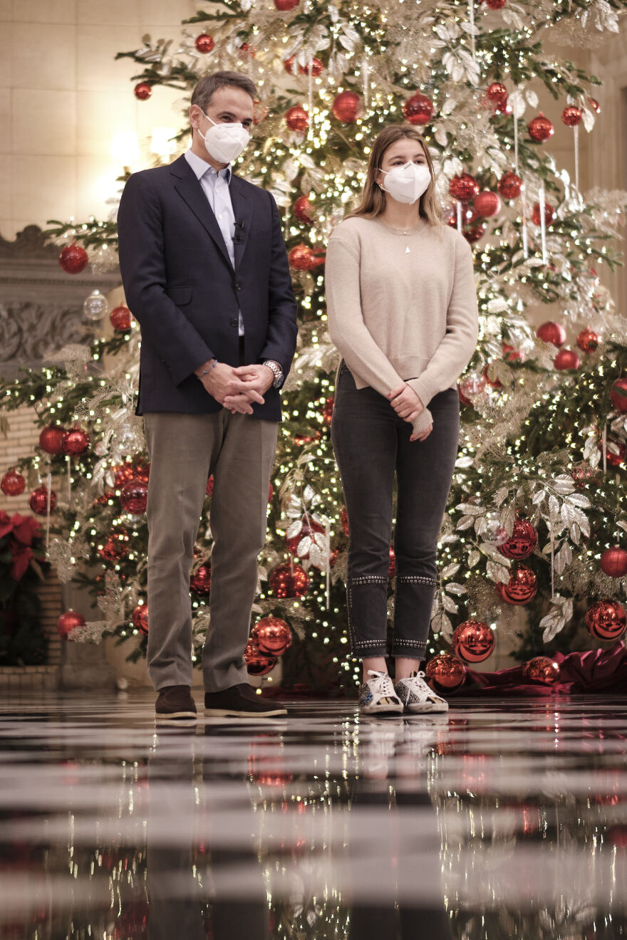 Μητσοτάκης σε μαθητές: Kάνουμε ό,τι περνάει από το χέρι μας για να επιστρέψετε μία ώρα νωρίτερα στις τάξεις σας