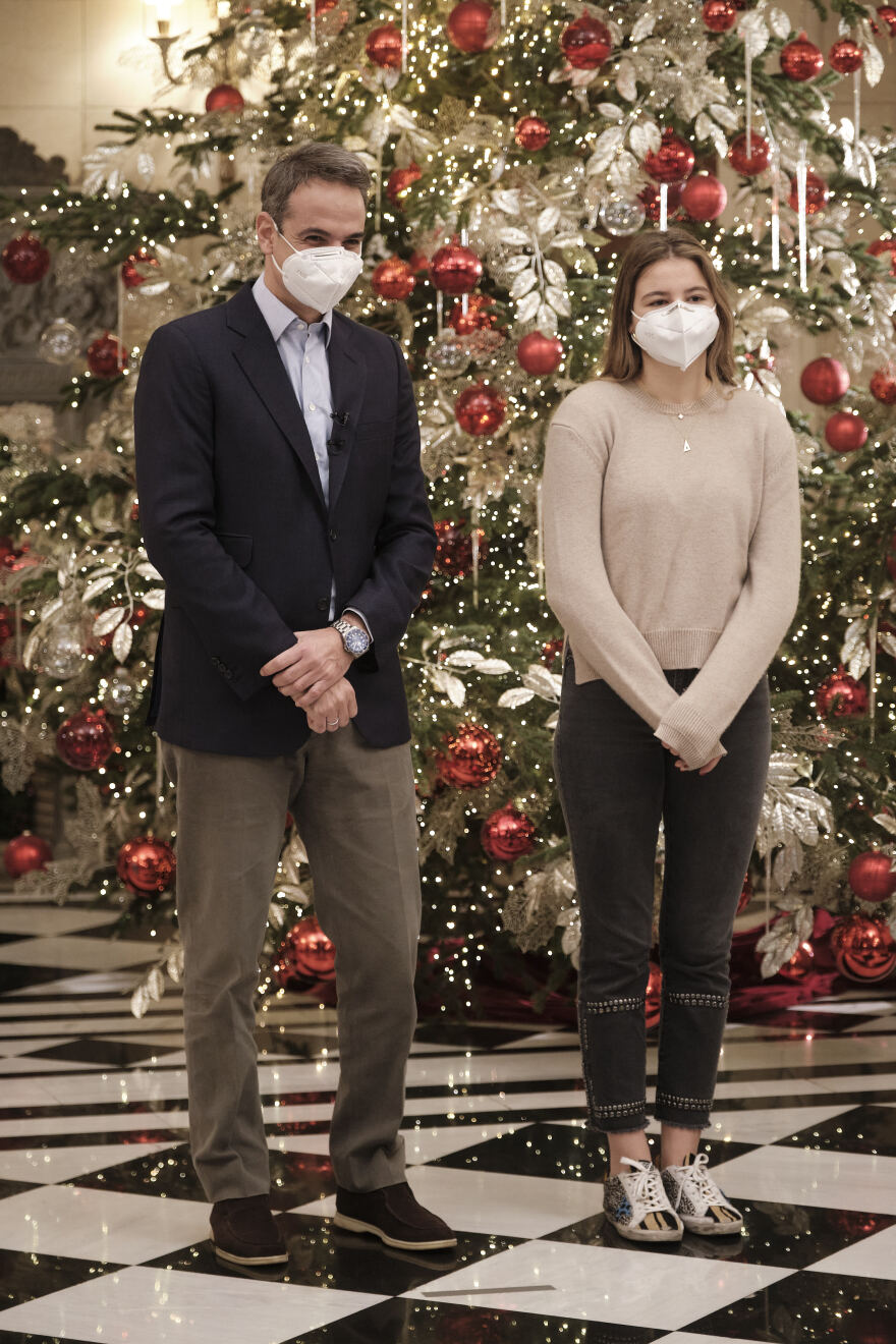 Μητσοτάκης σε μαθητές: Kάνουμε ό,τι περνάει από το χέρι μας για να επιστρέψετε μία ώρα νωρίτερα στις τάξεις σας