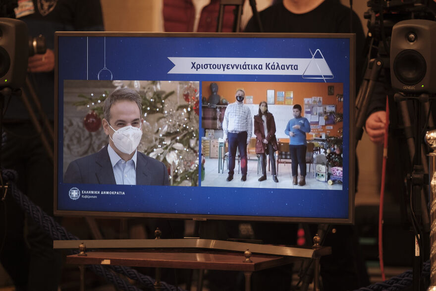 Μητσοτάκης σε μαθητές: Kάνουμε ό,τι περνάει από το χέρι μας για να επιστρέψετε μία ώρα νωρίτερα στις τάξεις σας