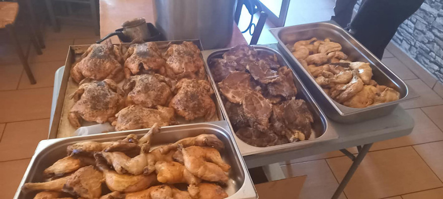 Μητσοτάκης: Φαγητό και δώρα σε κόσμο που το έχει ανάγκη μοίρασε ο πρωθυπουργός 