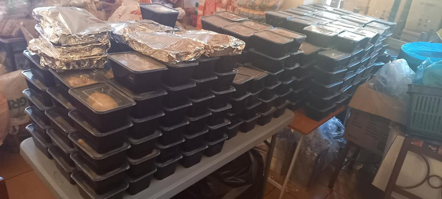 Μητσοτάκης: Φαγητό και δώρα σε κόσμο που το έχει ανάγκη μοίρασε ο πρωθυπουργός 