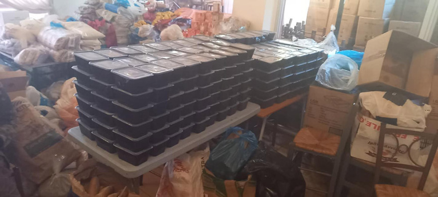 Μητσοτάκης: Φαγητό και δώρα σε κόσμο που το έχει ανάγκη μοίρασε ο πρωθυπουργός 