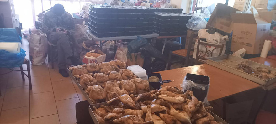 Μητσοτάκης: Φαγητό και δώρα σε κόσμο που το έχει ανάγκη μοίρασε ο πρωθυπουργός 