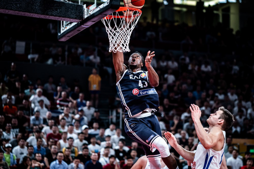 Γιάννης Αντετοκούνμπο: Τα χρυσά συμβόλαια με τα «Ελάφια» και τους χορηγούς