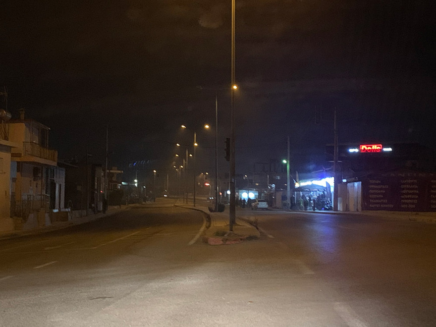 Επεισόδια στον Ασπρόπυργο: Ρομά επιτέθηκαν με μολότοφ σε αστυνομικούς 