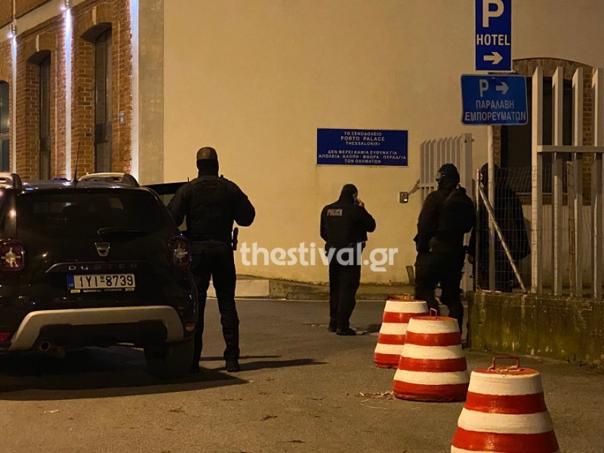 Στη Θεσσαλονίκη τα εμβόλια – Νωρίς το πρωί φθάνουν στην Αθήνα (βίντεο και φωτογραφίες)