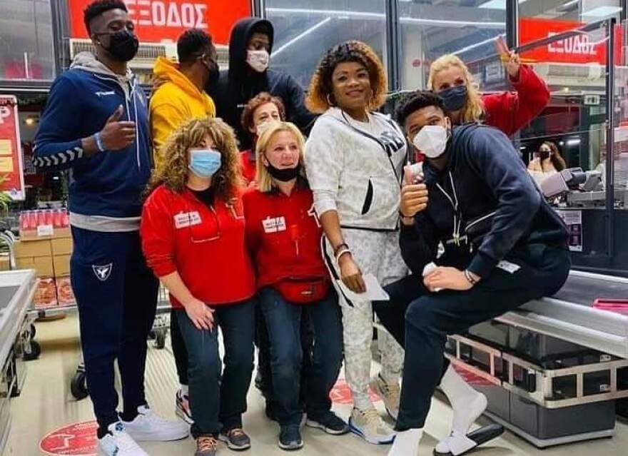 Γιάννης Αντετοκούνμπο: Τα χρυσά συμβόλαια με τα «Ελάφια» και τους χορηγούς