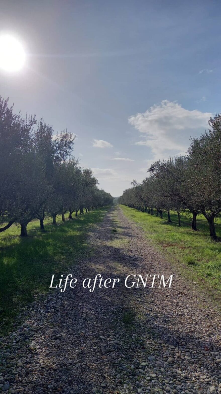 Ο Άγγελος Μπράτης φωτογραφίζει τους γονείς του και τη... ζωή μετά το GNTM 