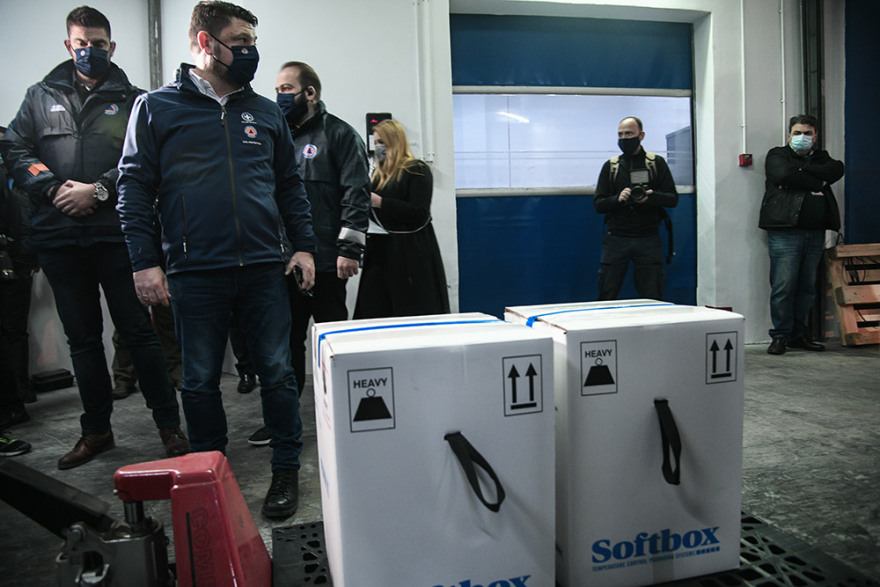 Επιχείρηση Ελευθερία: «Ξεκινούν οι εμβολιασμοί για να πάρουμε τη ζωή μας πίσω» 